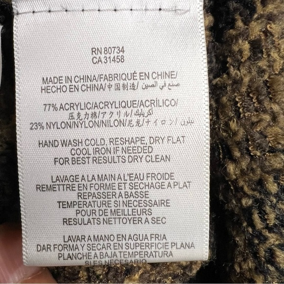 BCBGMAXAZRIA Pullover Sweater Leopard Print Camel Black Sz M Fluffy Soft - Picture 9 of 10